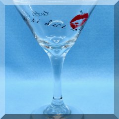 G31. Martini glass with lips decoration.